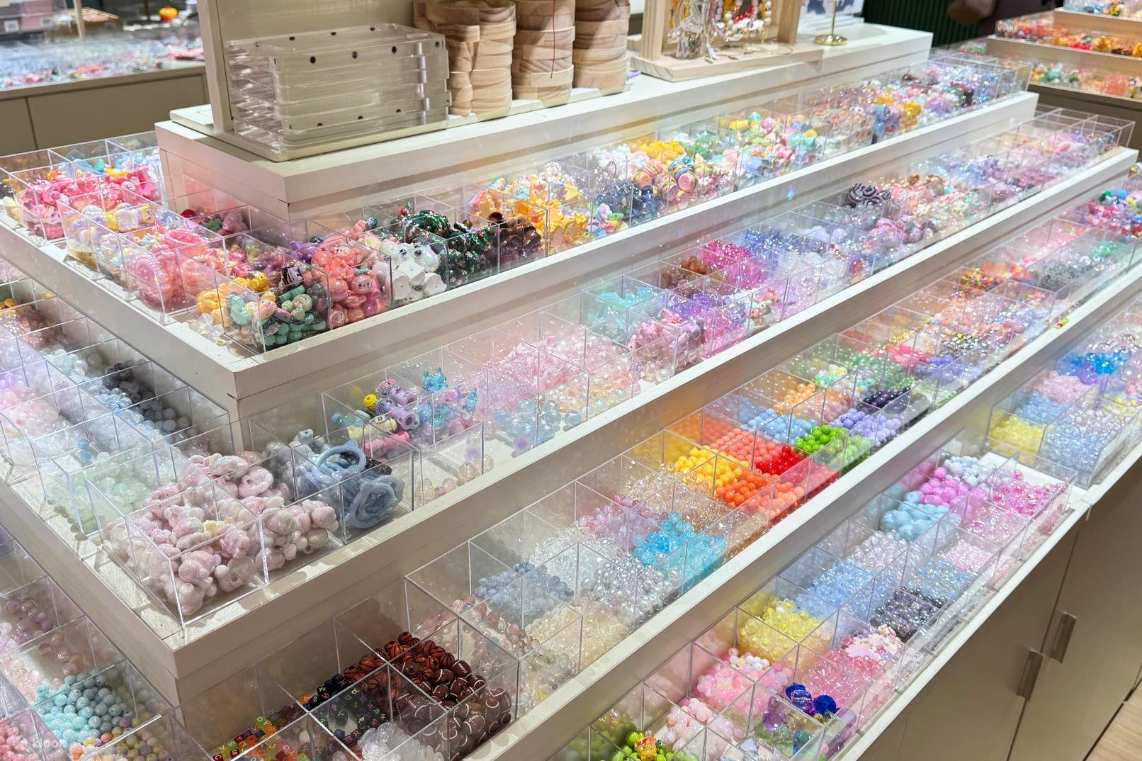 313サマセットのGift-ed by Turtleでビーズアクセサリー作り体験